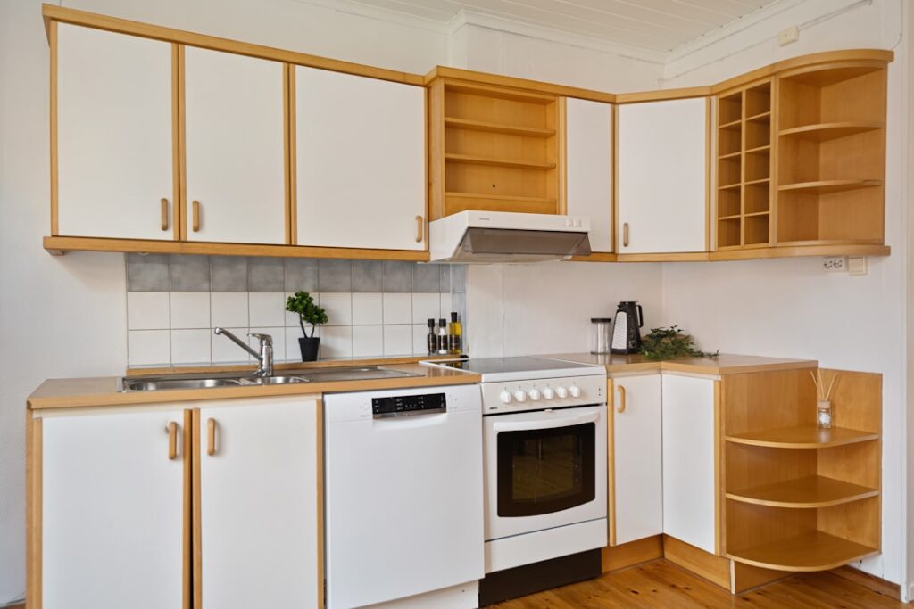 Kitchen cabinet refacing services